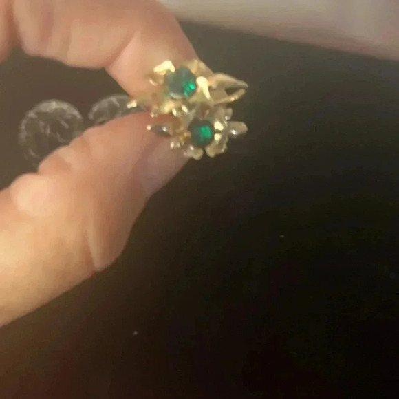 Three pairs of vintage earrings. One clip and two screw back - Picture 5 of 5